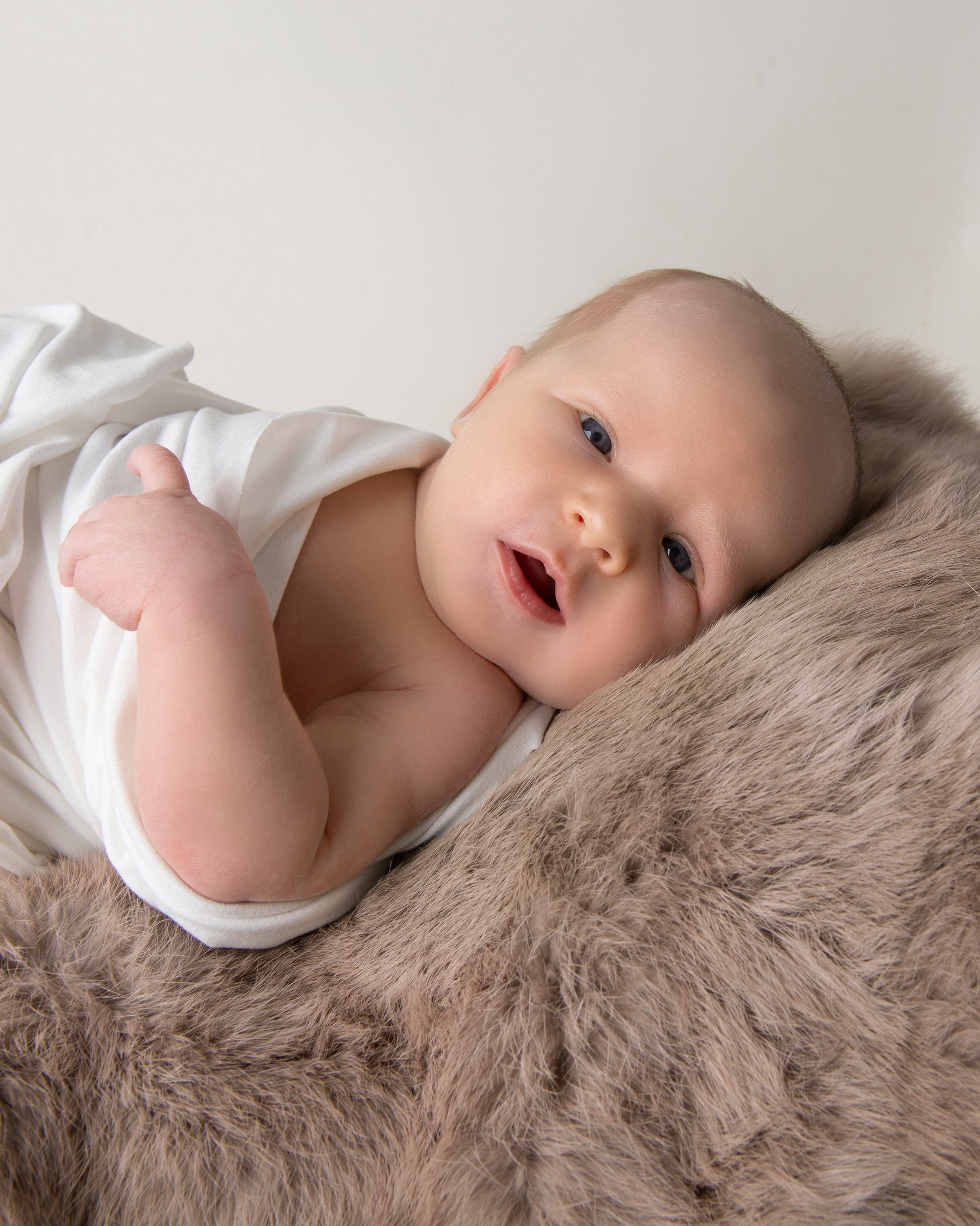 The First 6-8 Weeks with Your Baby: Navigating Sleep Milestones and Establishing Soothing Routines